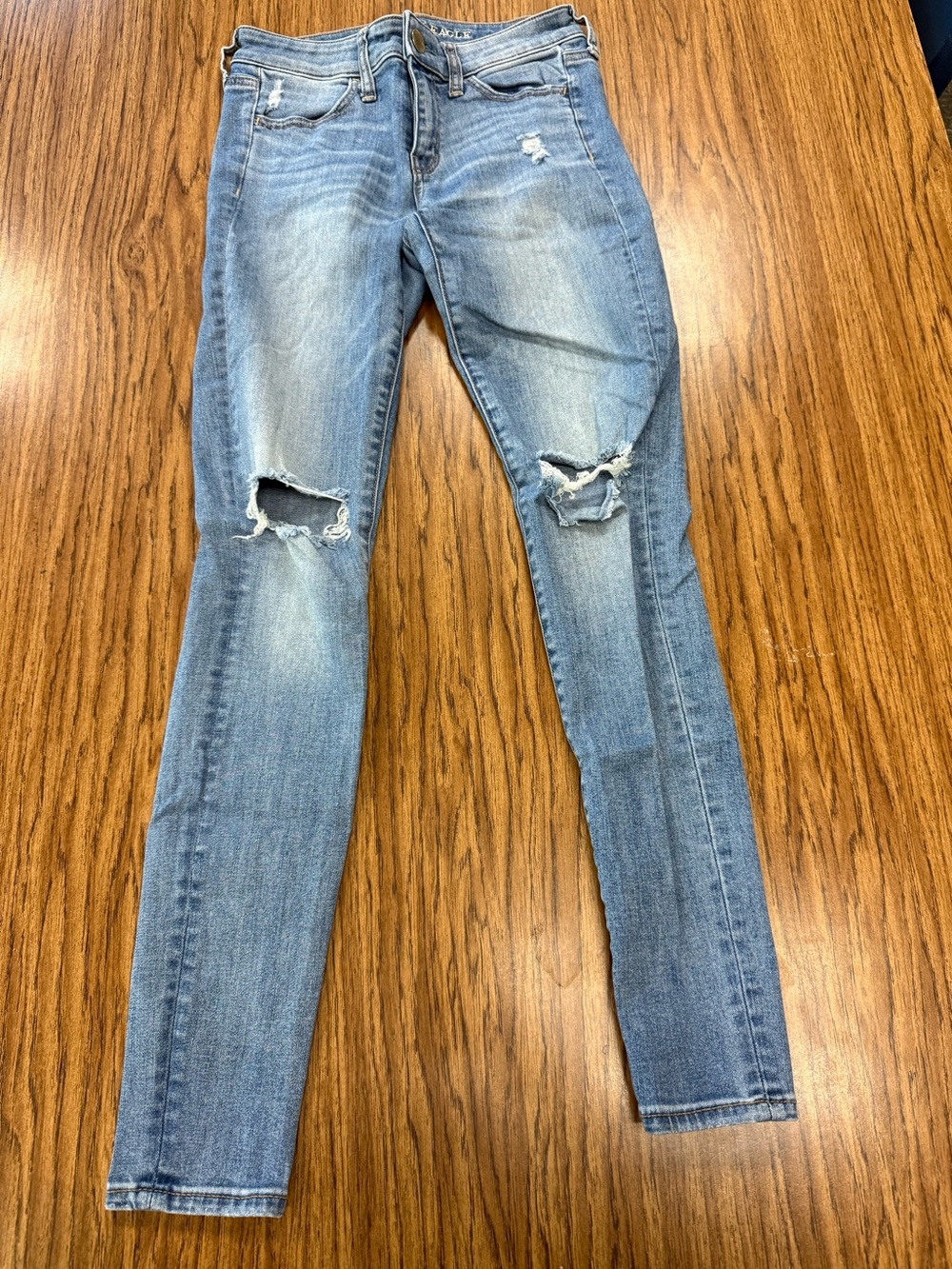Light Blue Distressed Women’s Skinny Jeans American Eagle super stretch‎ 4
